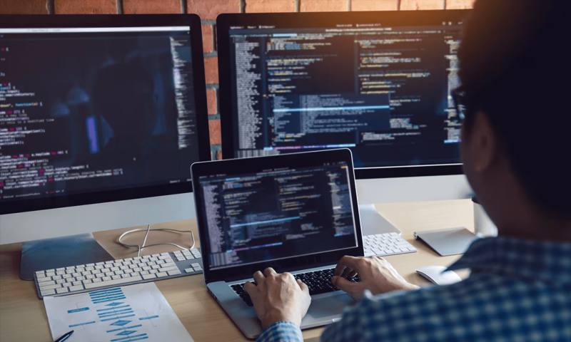 数据科学选型：R与Python如何赋能兰坪网站建设？